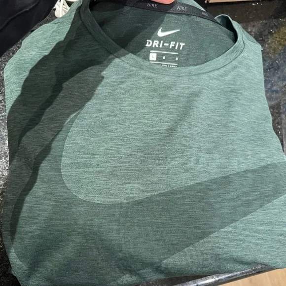 Men's Sage green Nike Dri fit - Picture 2 of 4